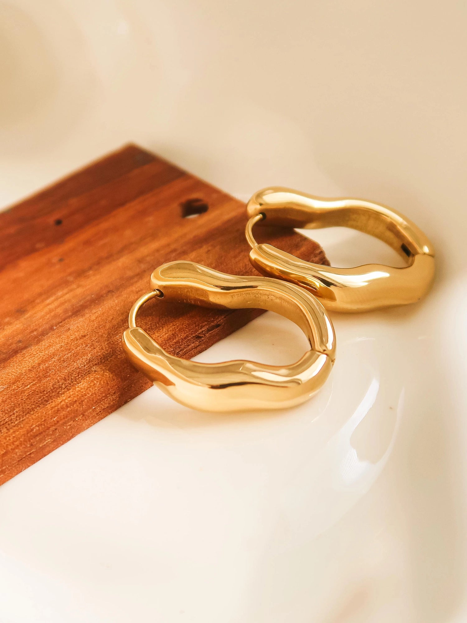 18K Gold Plated Wavy Oval Hoops