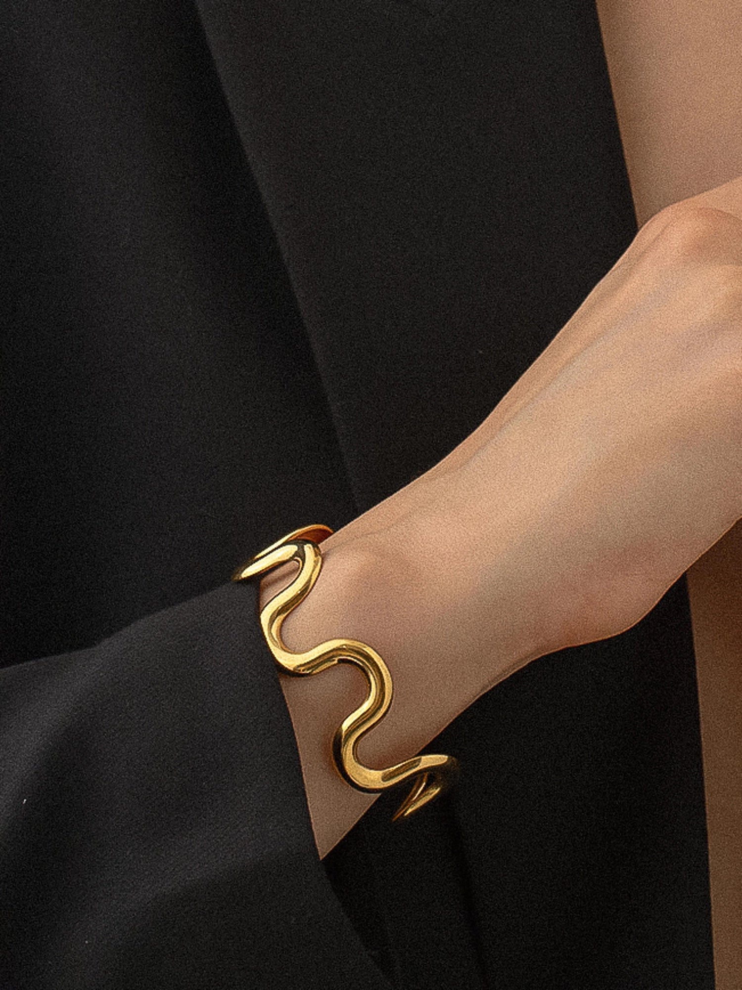 18K Gold Plated Wavy Bangle