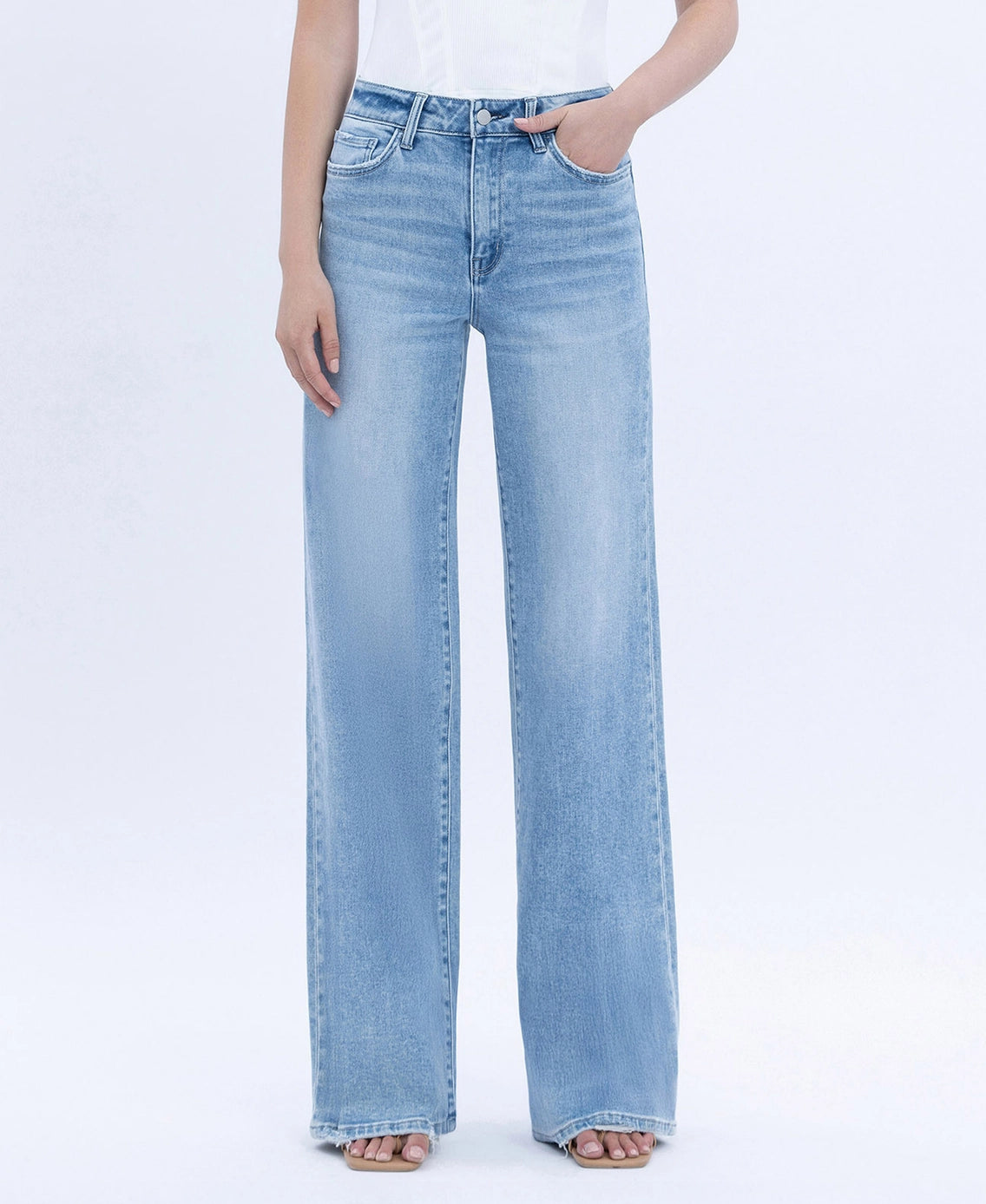 The Classic Jeans - Light Wash