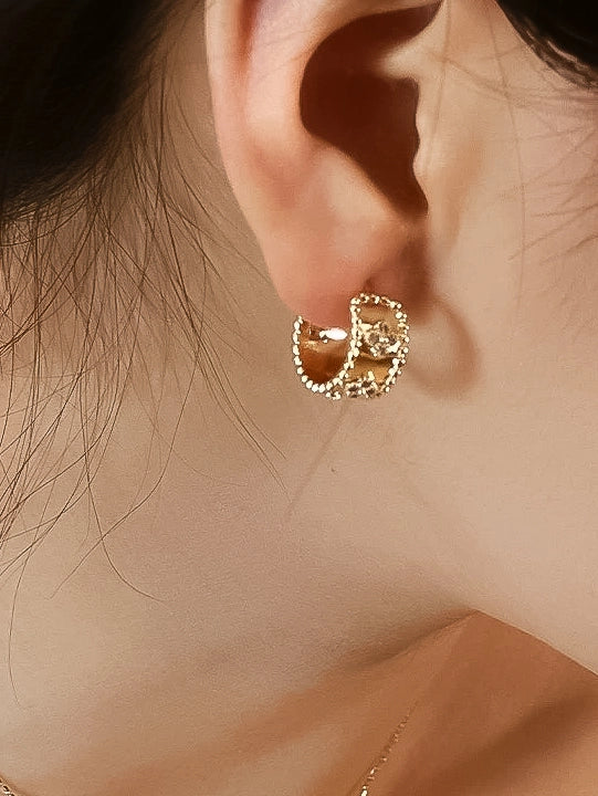 18K Gold Vintage Floral Hoop Earrings